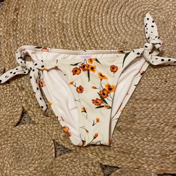 Xhilaration swim bottoms, medium - Picture 1 of 2